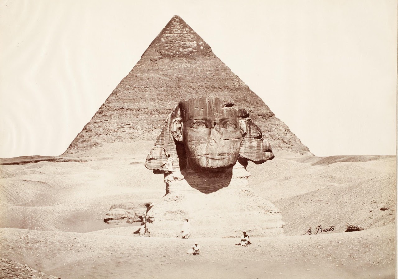 Taken from the East, this early photograph shows a broad West-East alignment between the Sphinx and the pyramid of Khafre.